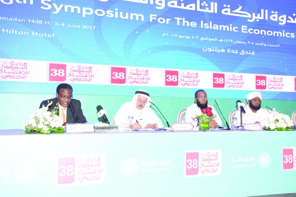 المشاركون في جلسات اليوم الثاني للندوة (مكة) 