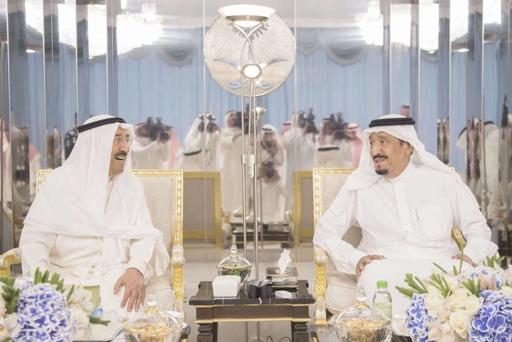 خادم الحرمين خلال استقباله أمير الكويت 