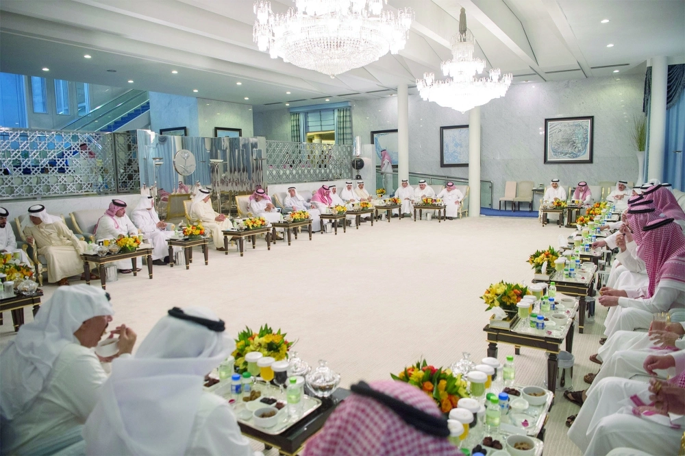 من استقبال خادم الحرمين لملك البحرين والوفد المرافق له  