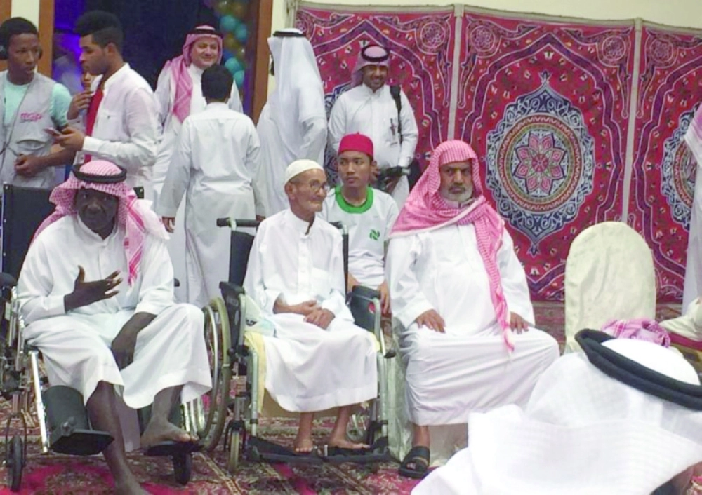 من حضور حفل الإفطار                       (مكة)