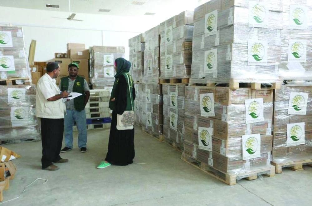 أدوية من مركز الملك سلمان في مركز مرضى الكوليرا بعدن