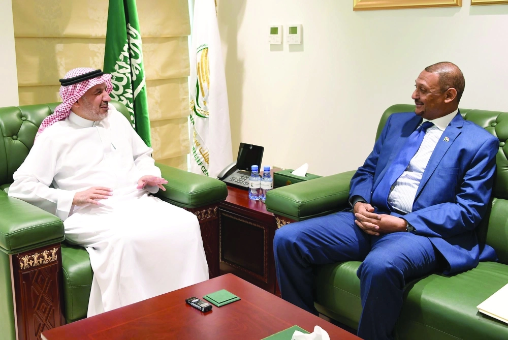 الربيعة مستقبلا السفير السوداني بالرياض (واس)