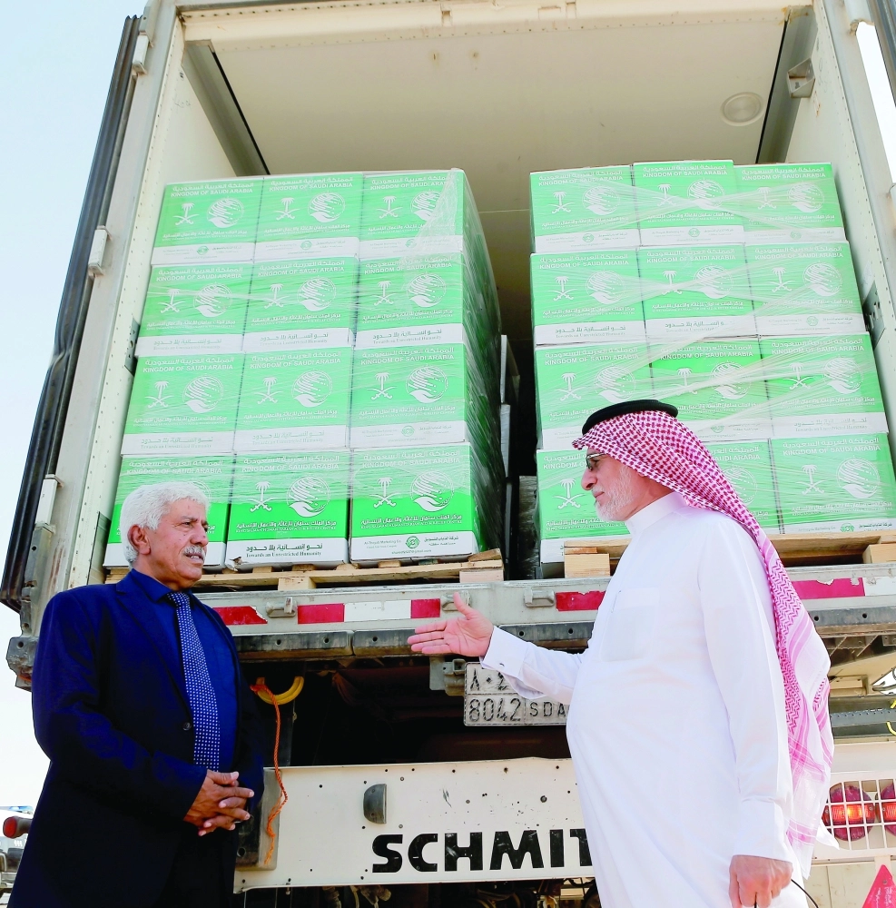  مساعدات سعودية من مركز الملك سلمان لليمنيين  