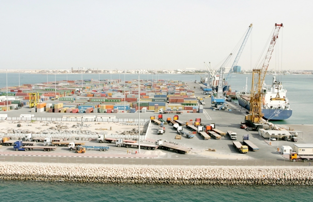 جانب من الميناء القطري                 (مكة)