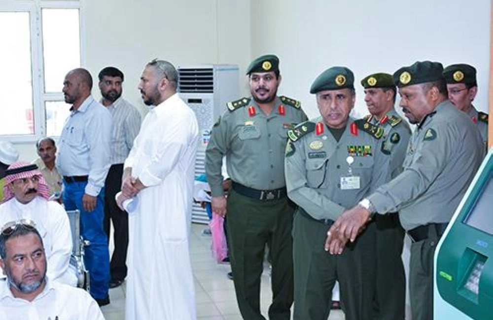 سليمان اليحيى خلال الزيارة   (واس)