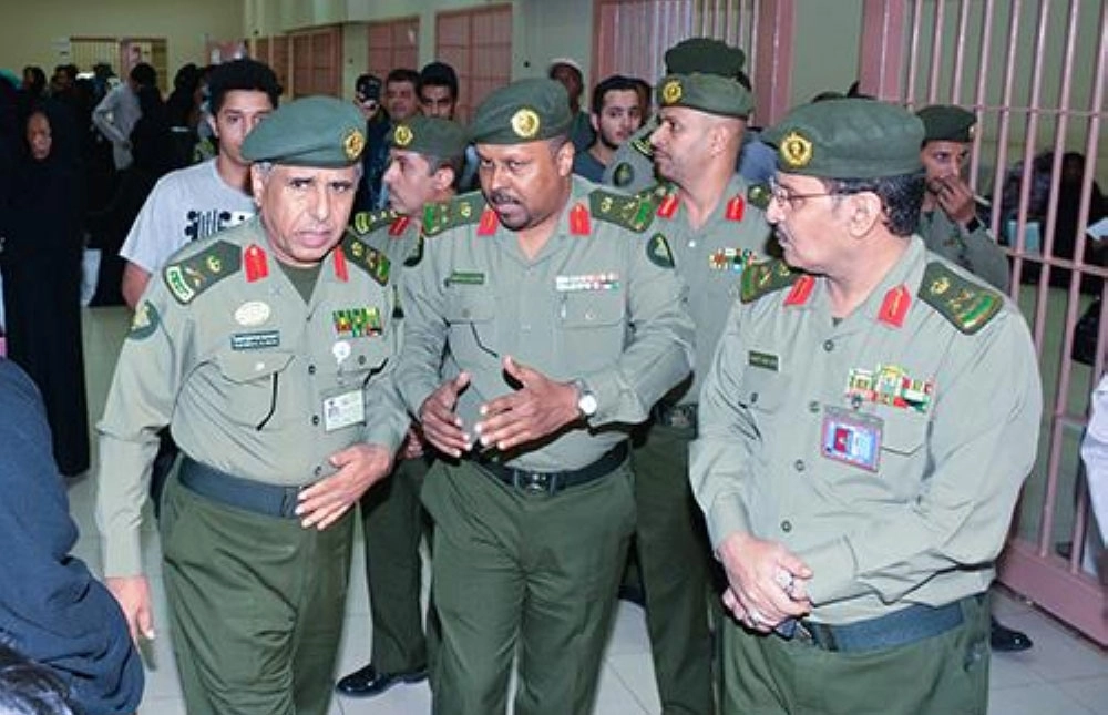 سليمان اليحيى خلال الزيارة   (واس)