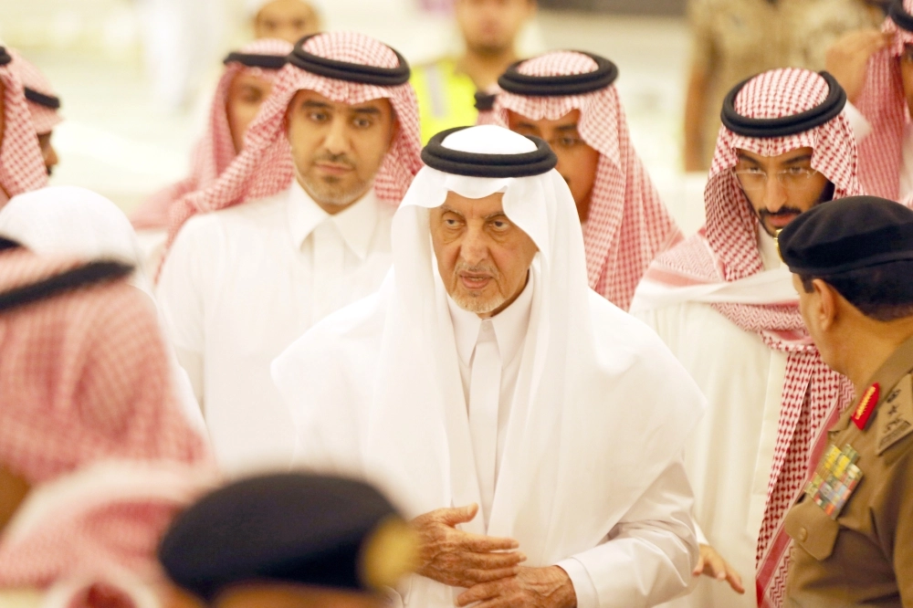 خالد الفيصل يستمع للخطط والتجهيزات الأمنية          (عبدالمحسن دومان)