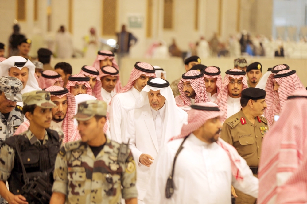 الأمير خالد الفيصل أثناء الجولة - (عبدالمحسن دومان)