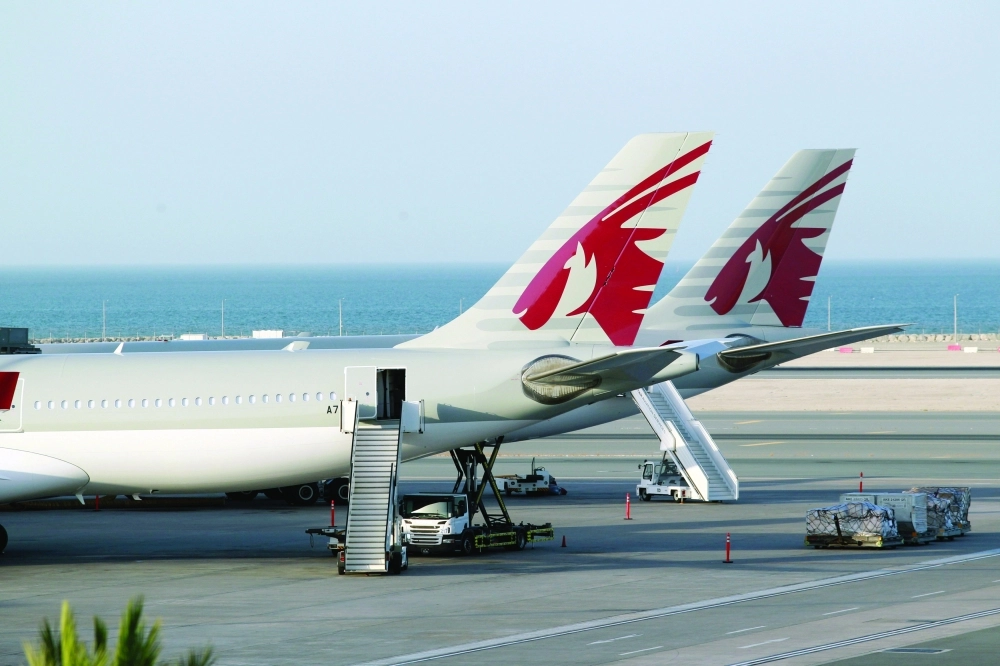 طائرتان قطريتان متوقفتان بمطار الدوحة            (مكة)