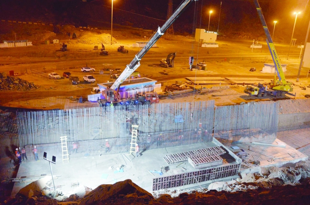 سير العمل في أحد مشروعات المشاعر المقدسة                                                                                                                             (واس)