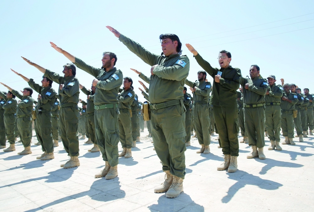 خريجو قوة شرطة خلال مراسم التخرج في شمال الرقة                  (رويترز)