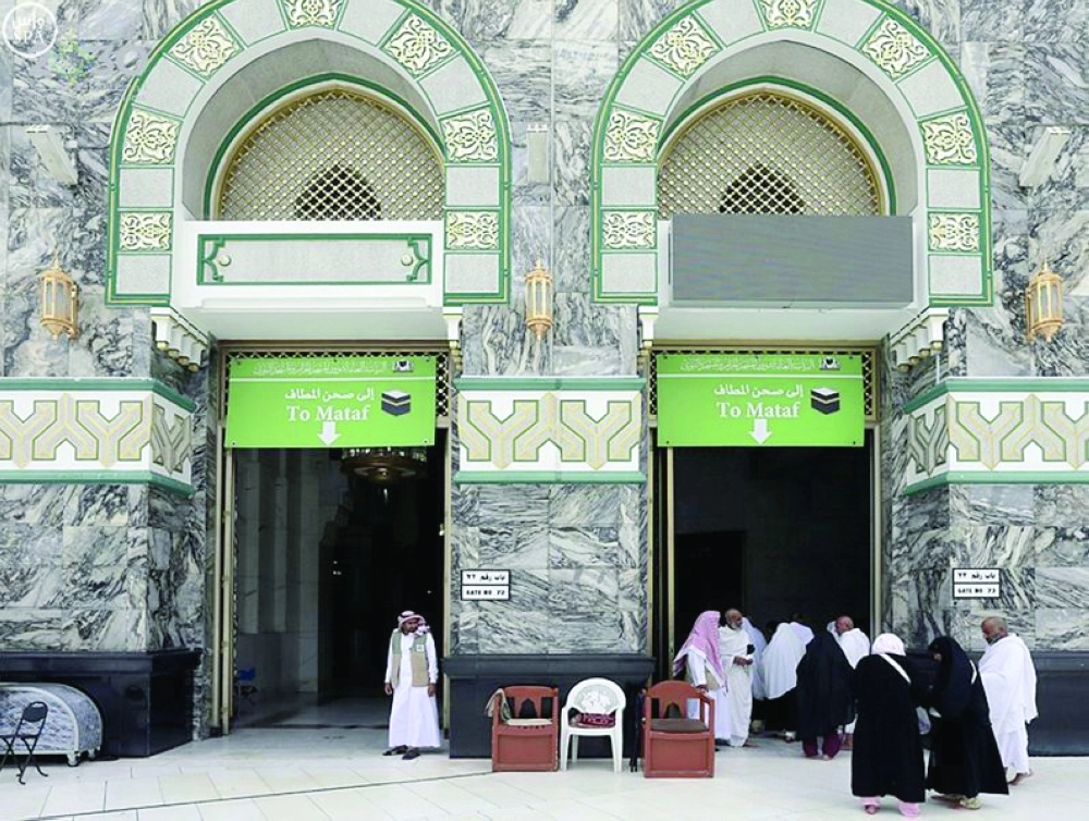 موظفو الرئاسة على الأبواب المؤدية للحرم المكي