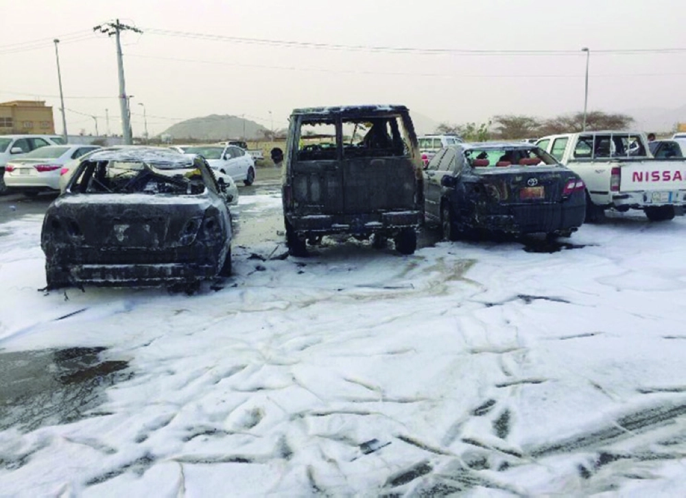 تضرر سيارات بموقع سقوط المقذوف الحوثي بنجران  (مكة)