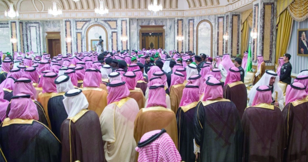 من مبايعة ولي العهد في قصر الصفا أمس الأول                                                                                                               (واس)