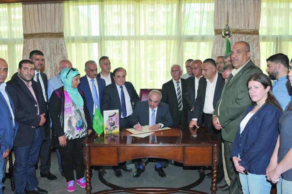 مهنأون في مقر السفارة في لبنان  