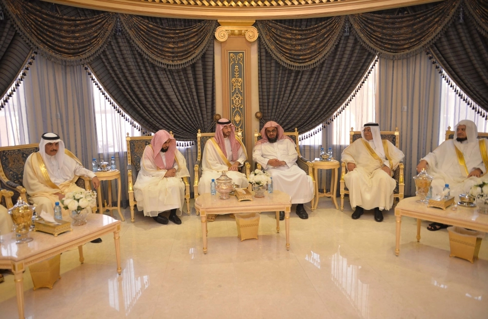 نائب أمير مكة يزور العلماء والمشايخ