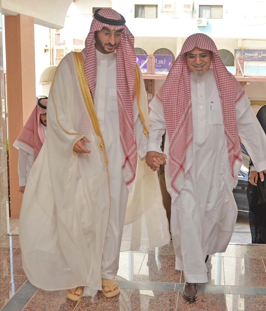 نائب أمير مكة يزور العلماء والمشايخ