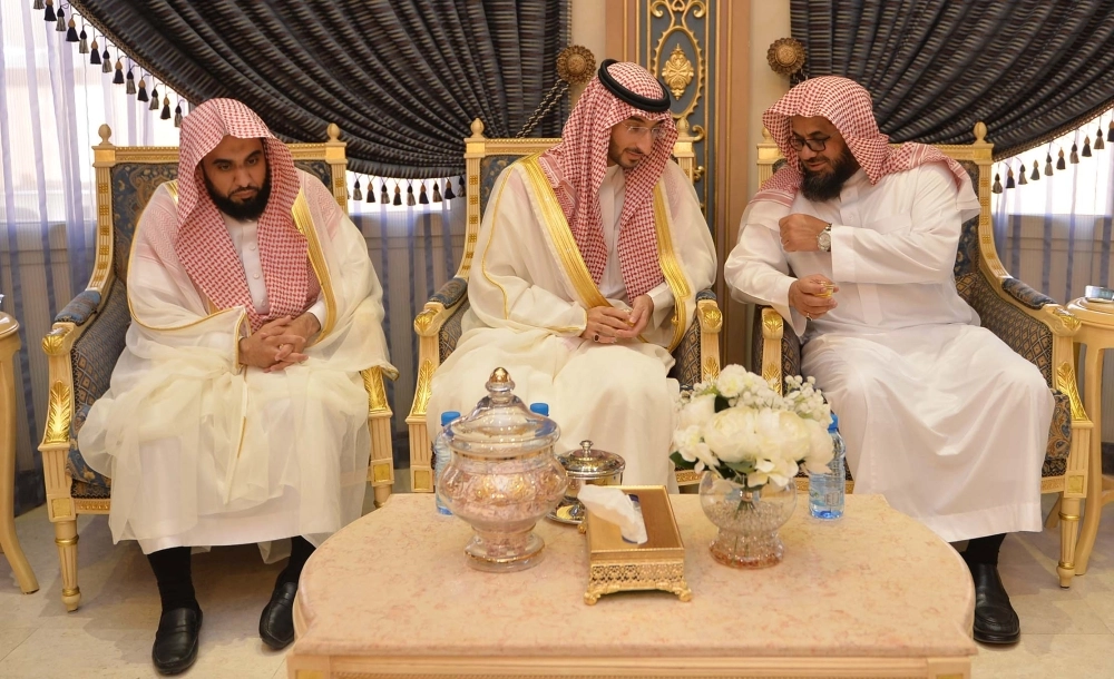 نائب أمير مكة يزور العلماء والمشايخ