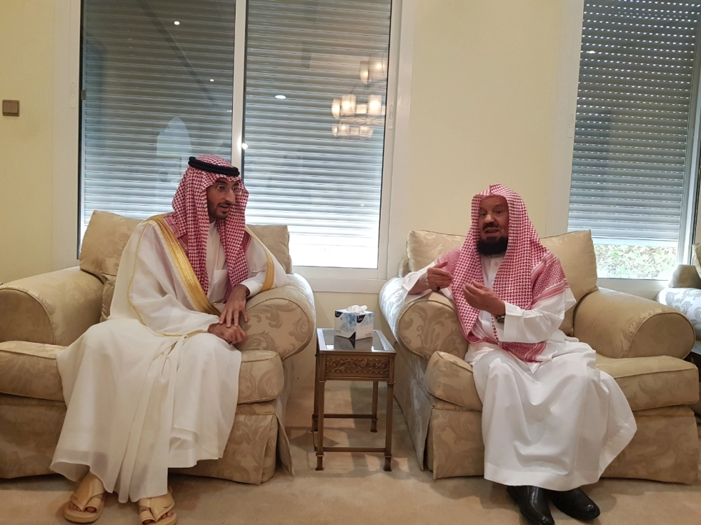 نائب أمير مكة يزور العلماء والمشايخ