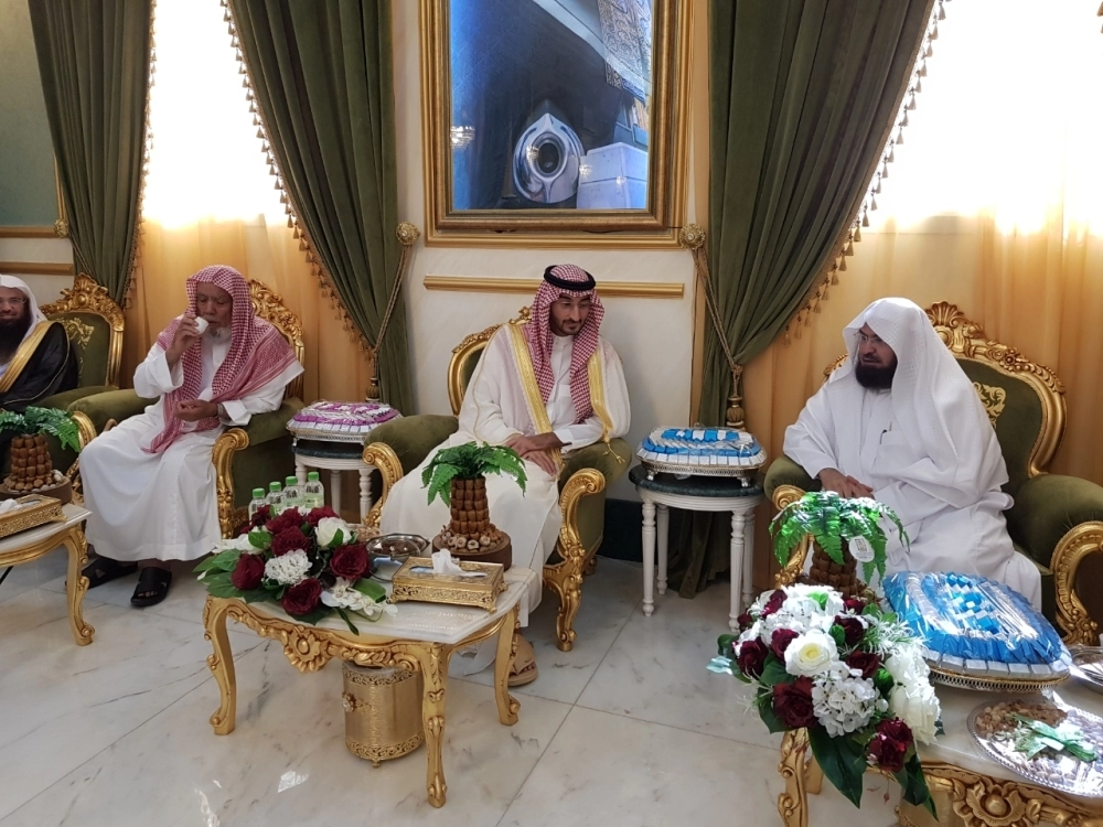 نائب أمير مكة يزور العلماء والمشايخ