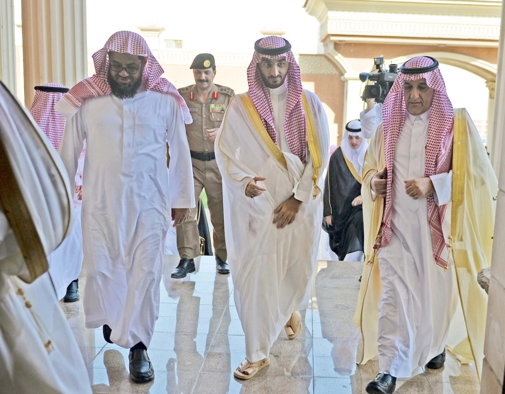 نائب أمير مكة يزور العلماء والمشايخ