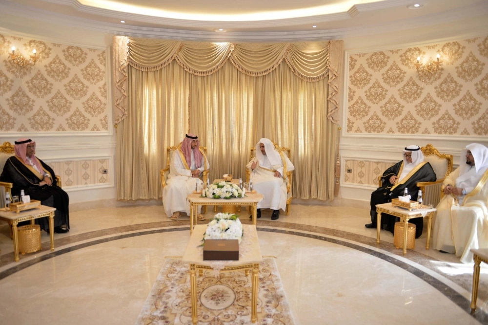 نائب أمير مكة يزور العلماء والمشايخ