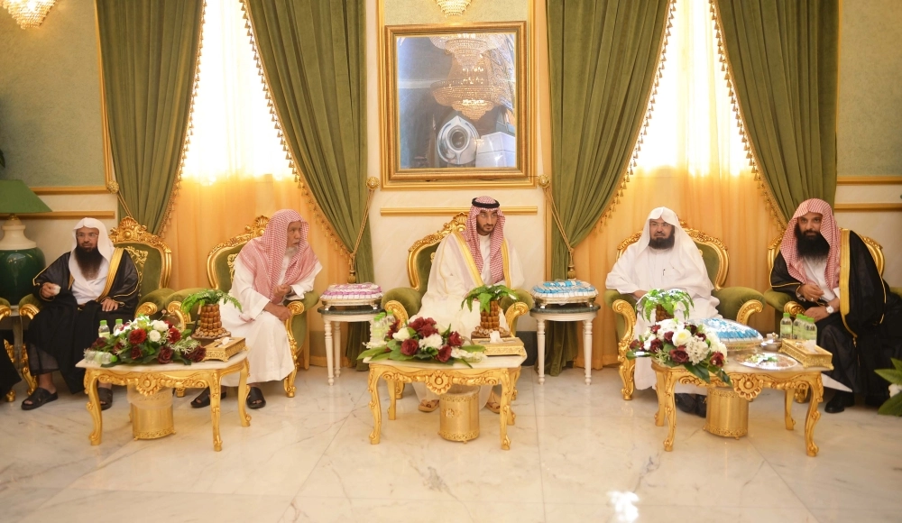 نائب أمير مكة يزور العلماء والمشايخ