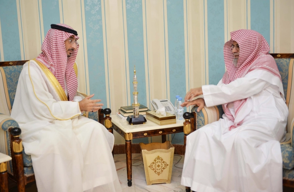 نائب أمير مكة يزور العلماء والمشايخ