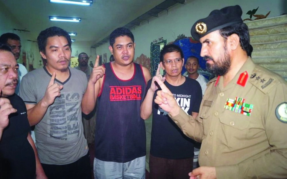 المسلمون الجدد ينطقون الشهادة                               (واس)