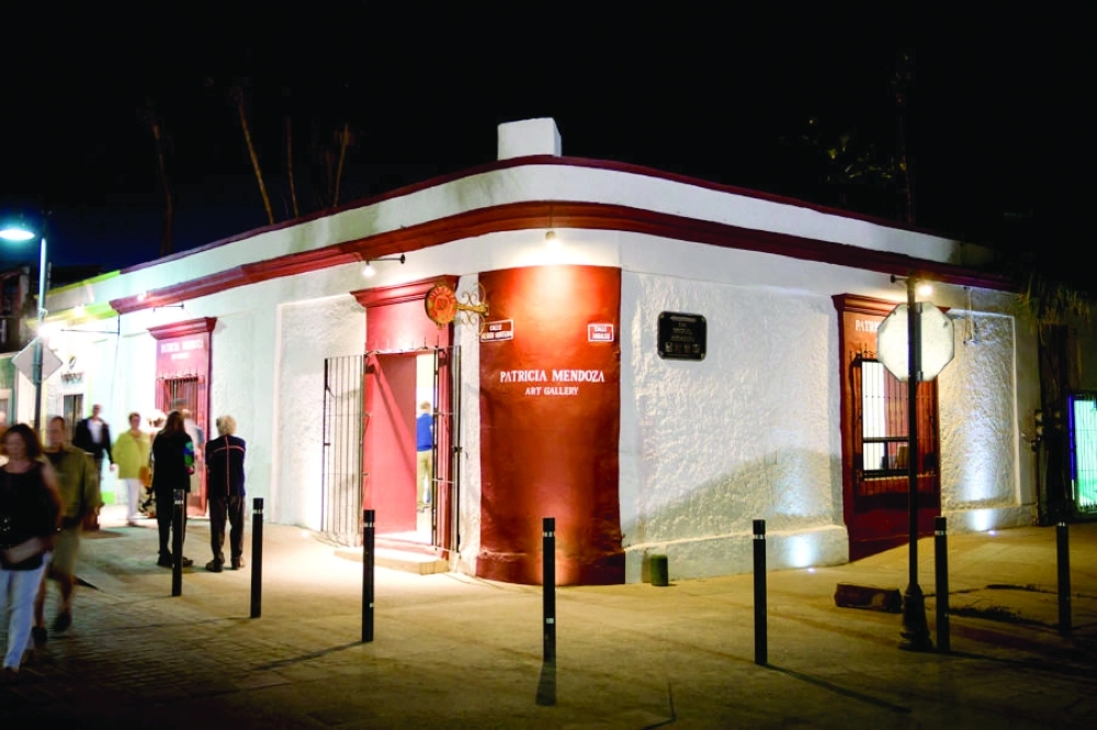 معرض باتريشيا مندوزا الفني (Paste Magazine)