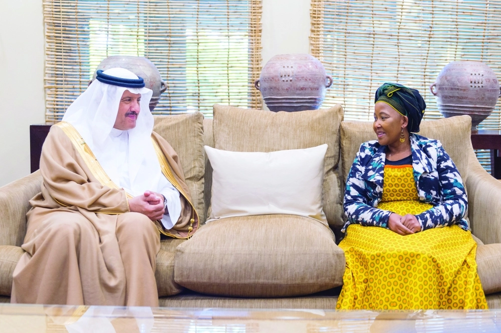 سلطان بن سلمان ملتقيا توكوزيلي إكاسا                                                 (مكة)