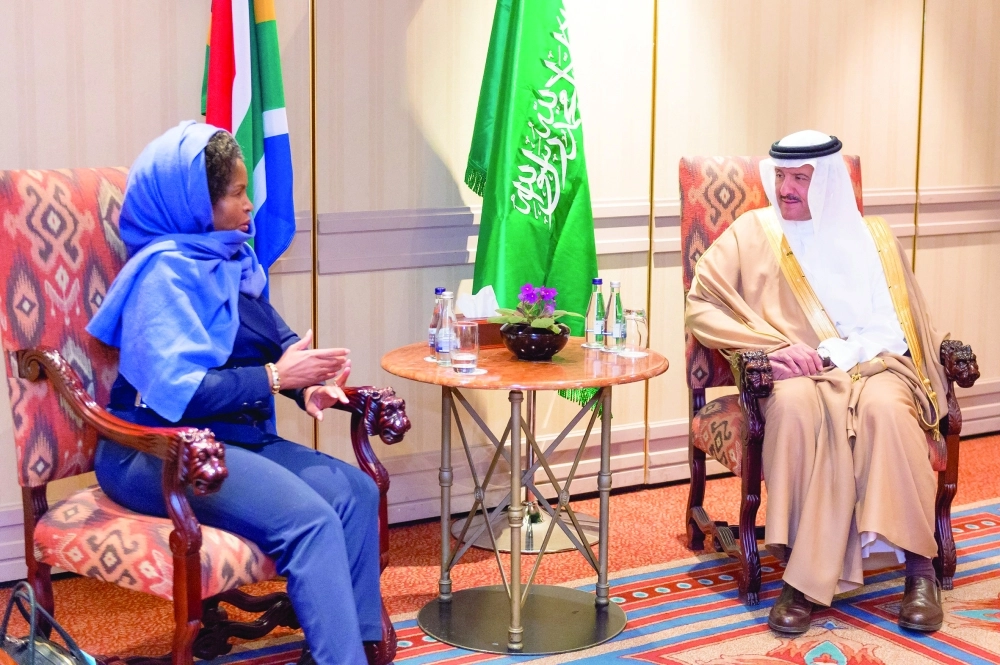 وخلال لقائه مايتي نكوانا 