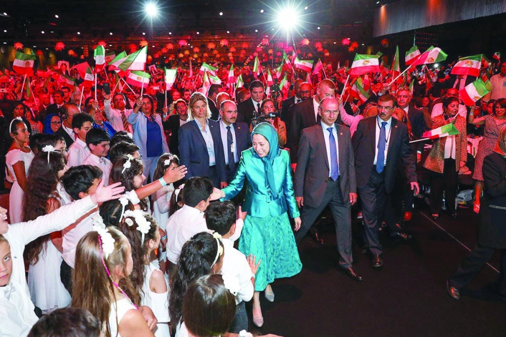 رجوي ترحب بأطفال مشاركين في مؤتمر المعارضة الإيرانية    (مكة)