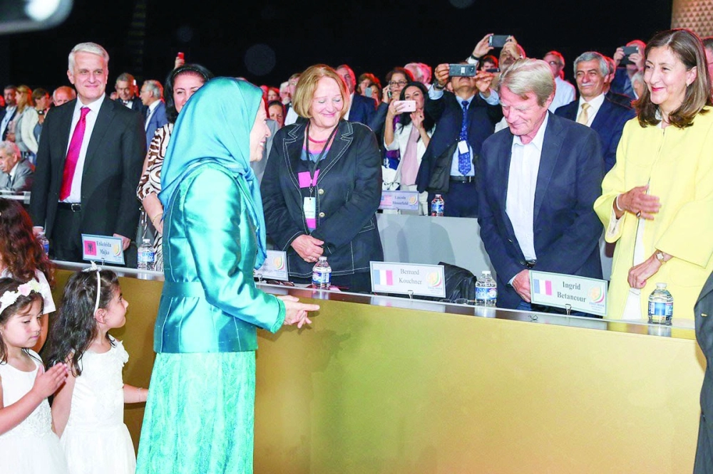 رئيسة منظمة مجاهدي خلق ترحب بالمشاركين في مؤتمر المعارضة الإيرانية