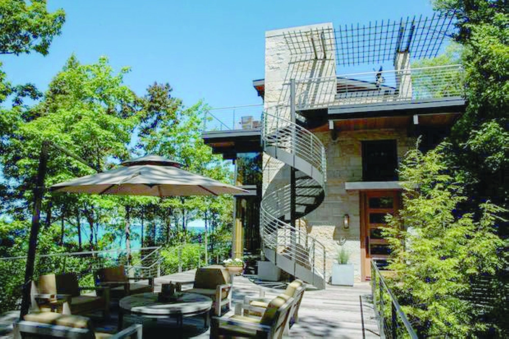 منزل على طول بحيرة ميشيجان         (MLive)