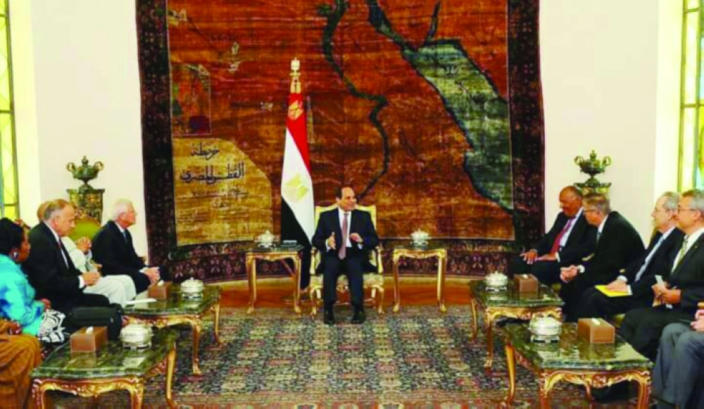 الرئيس السيسي مستقبلا وفدا أمريكيا أمس (مكة)