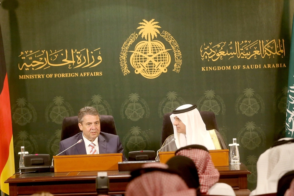 الجبير خلال المؤتمر الصحفي مع نظيره الألماني في جدة أمس (محمد يحيى)