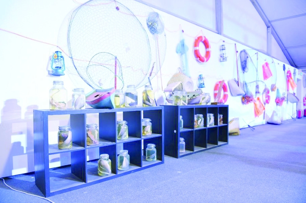 معروضات أثرية بالمهرجان   