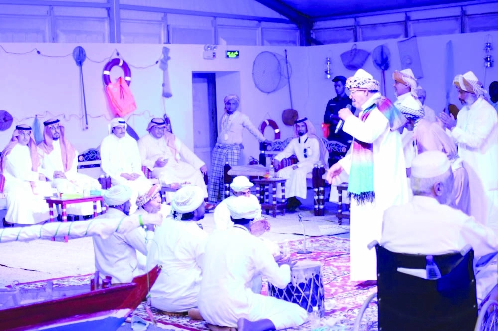خيمة التراث جذبت عددا من الحضور   
