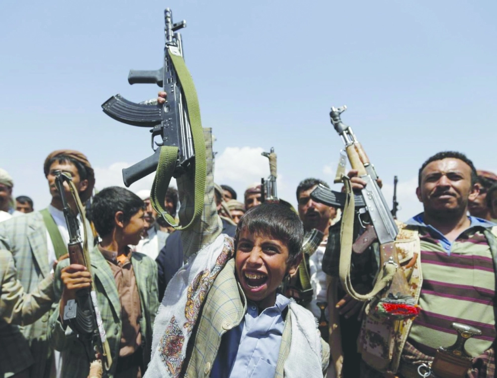  طفل يمني يحمل السلاح                                (مكة)