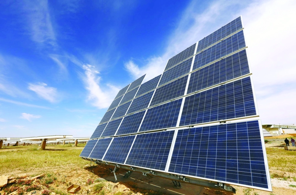 ألواح لتوليد الطاقة الشمسية في محطة العيينة                                                                                                  (واس)