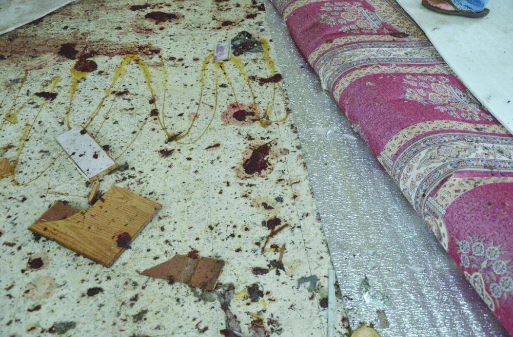 من الآثار التي خلفها التفجير الإرهابي بمسجد طوارئ عسير في 2015     (مكة)