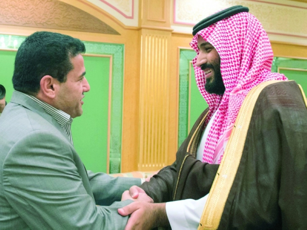 الأمير محمد بن سلمان مستقبلا وزير داخلية العراق أمس (واس)