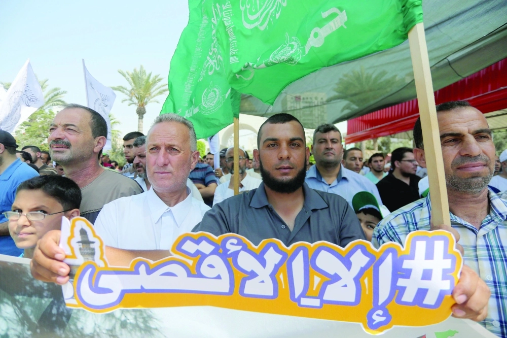 مسيرة لنصرة الأقصى في غزة           (د ب أ)