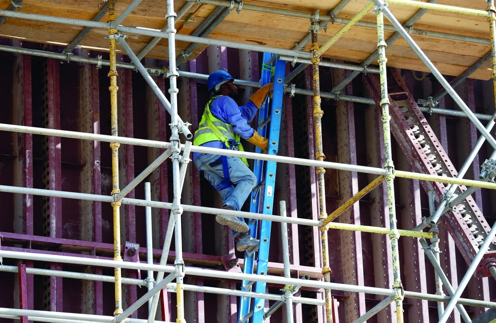 عامل إنشاءات في أحد المشاريع بالرياض (مكة)