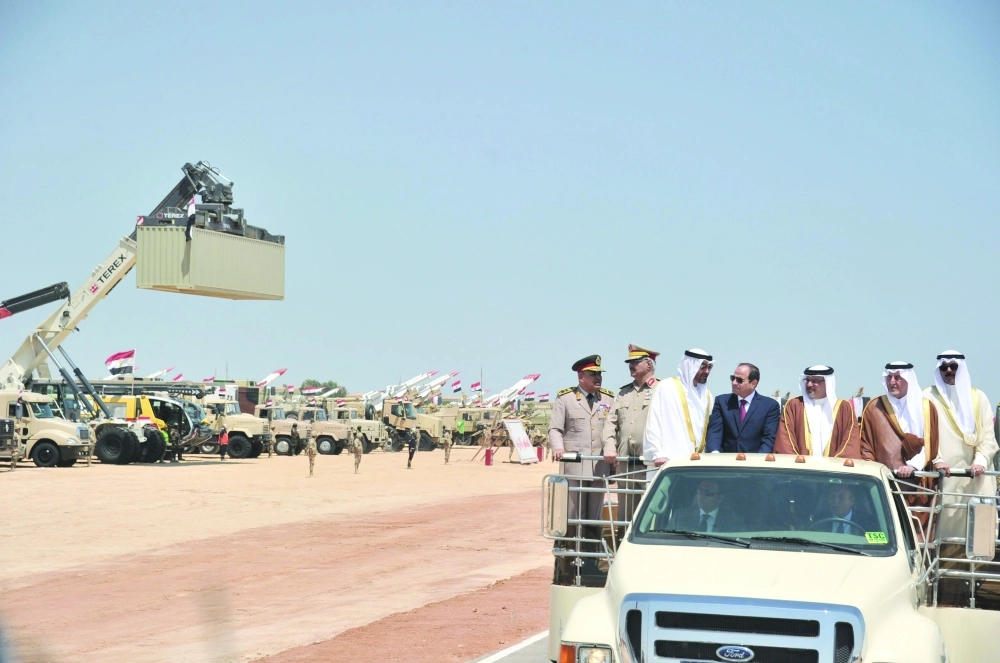 خالد الفيصل مع رؤساء الدول خلال الافتتاح (واس)