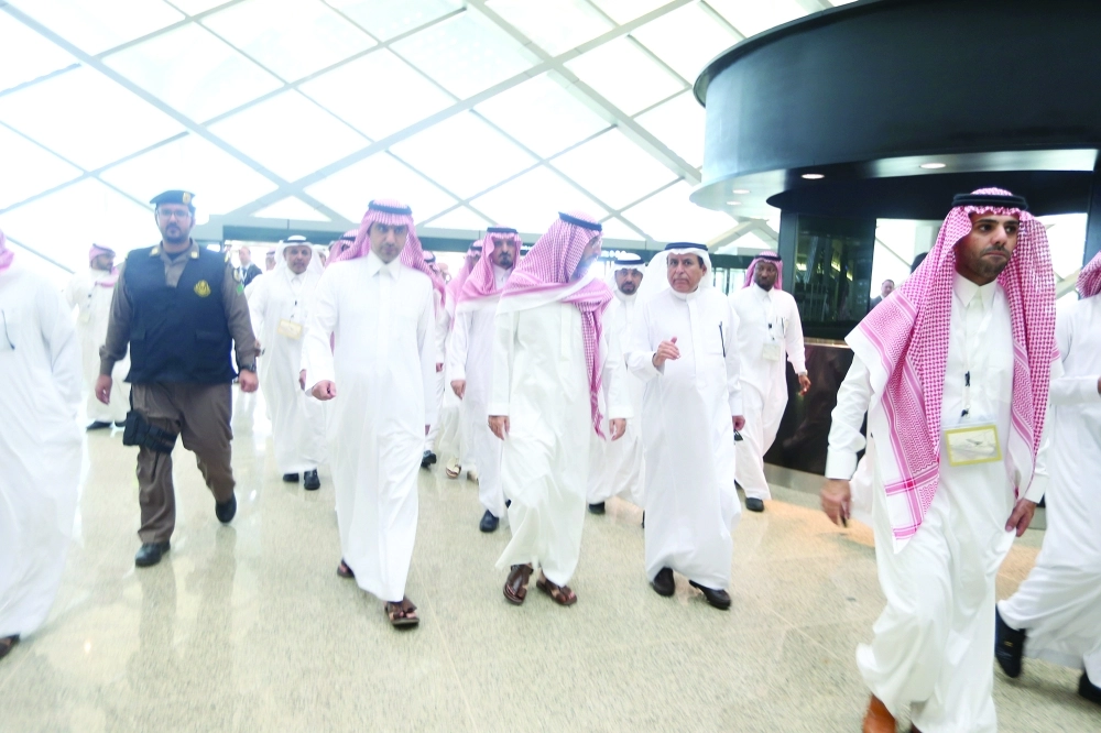 عبدالله بن بندر لدى وصوله محطة جدة لاستقلال القطار إلى المدينة المنورة (محمد يحيى)