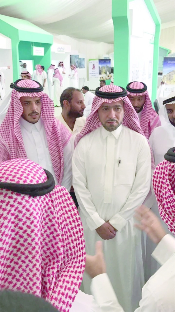 وزير الإسكان أثناء جولته في تبوك (مكة) 