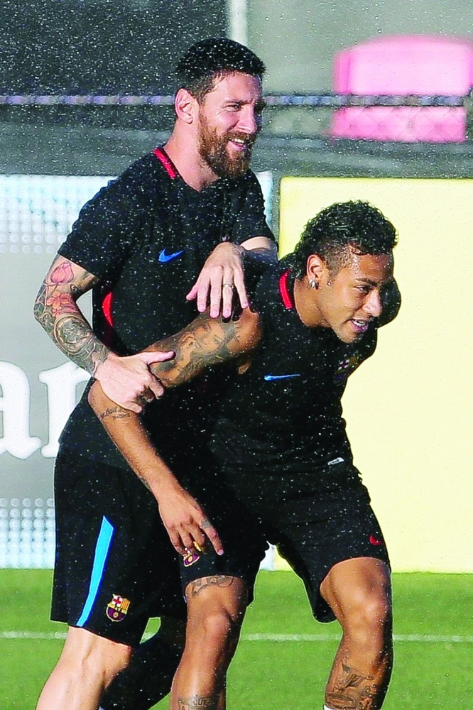 ميسي ونيمار خلال تدريبات فريقهما                                        (إ ب أ)