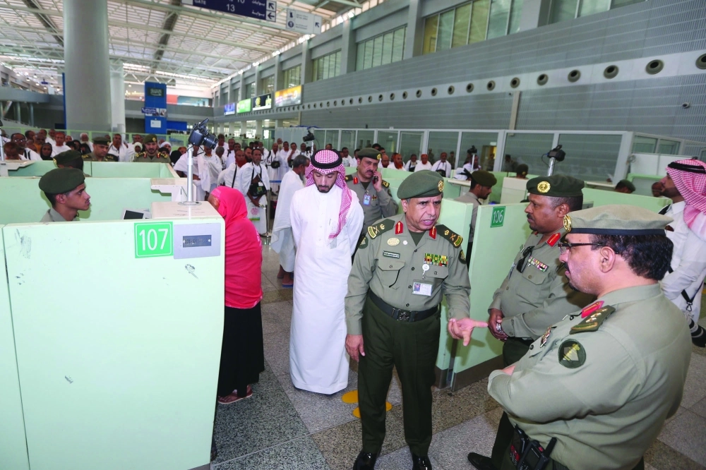 سليمان اليحيى خلال الجولة                                   (محمد يحيى)